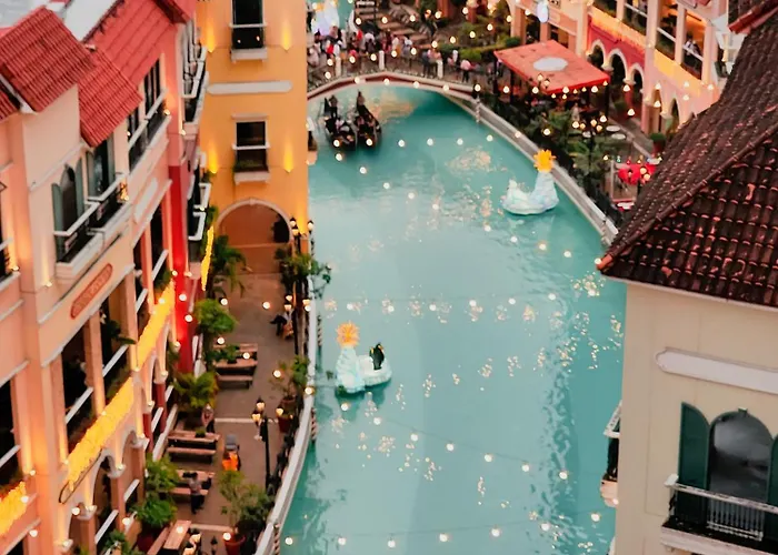Aparthotel One Bedroom Unit With Venice Canal View Manila