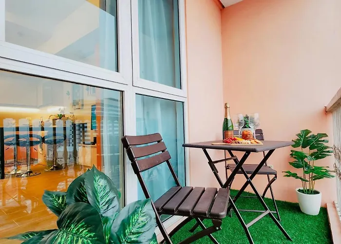 One Bedroom Unit With Venice Canal View * Manila